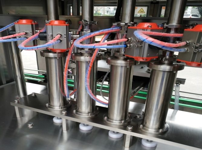 4-head-Automatic-Filling-Machine-Part-Of-The-Material-Box